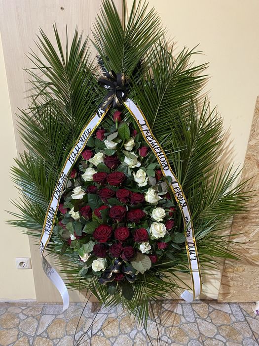 Вінок ритуальний із живих квітів