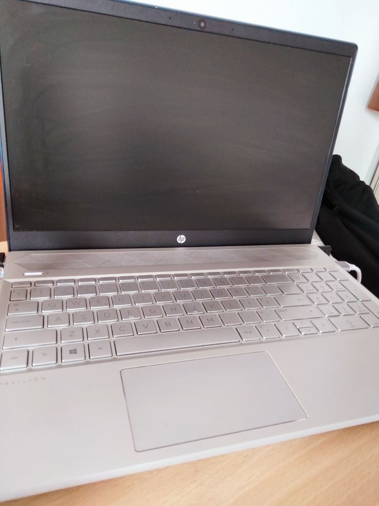 Portátil HP Pavilion 15-CW1011NP  15.6''