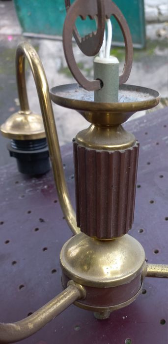 Продам люстру на 3 плафони