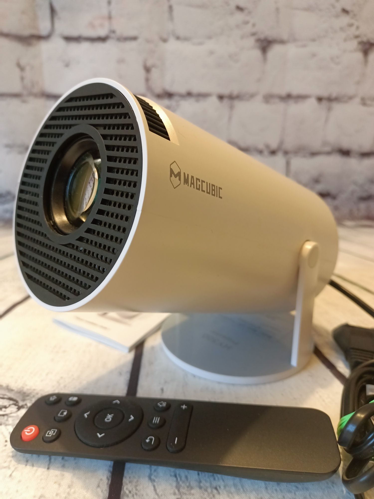 Projektor Smart magcubic hy300