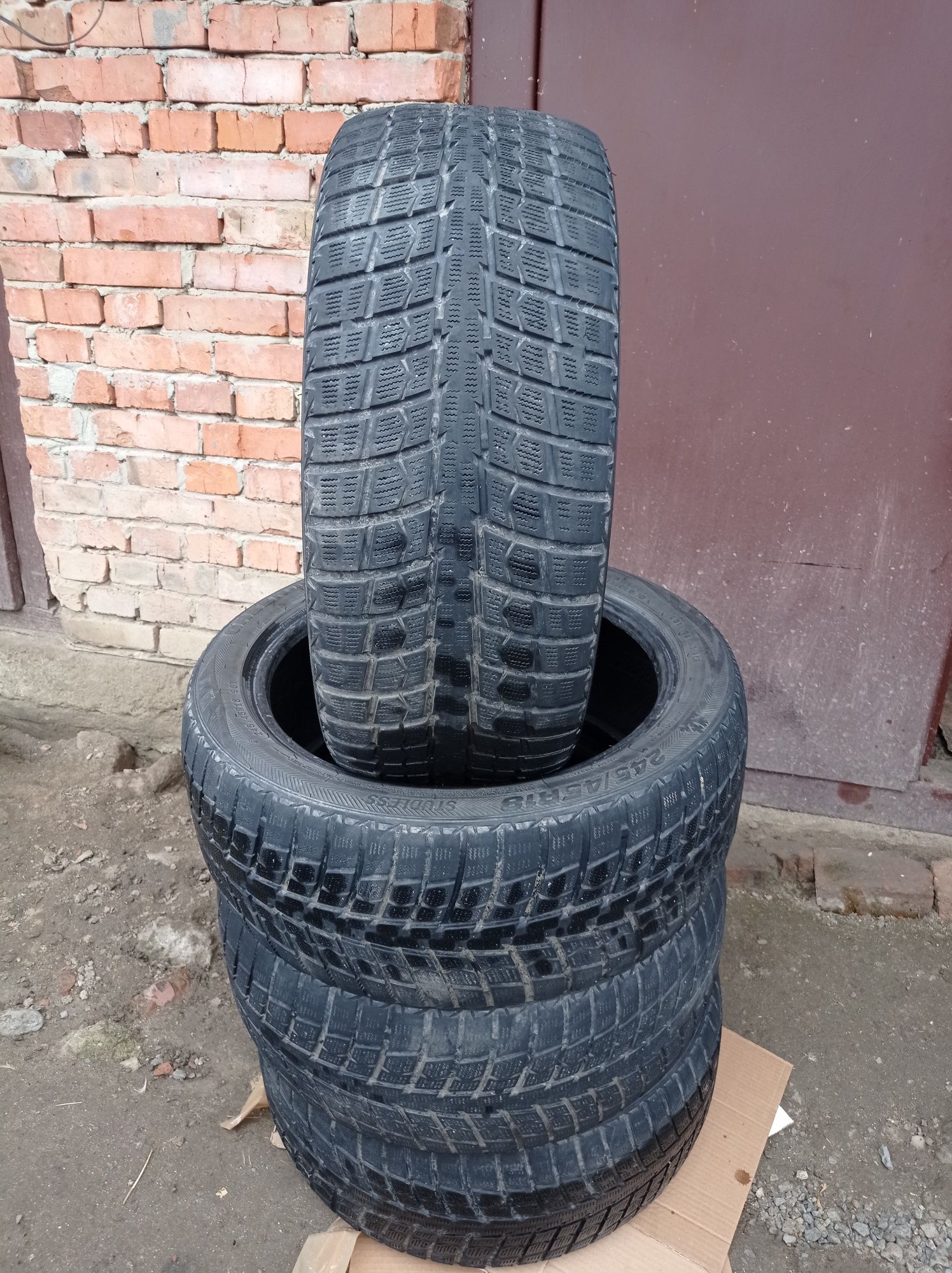 Продам резину 245/45 r18