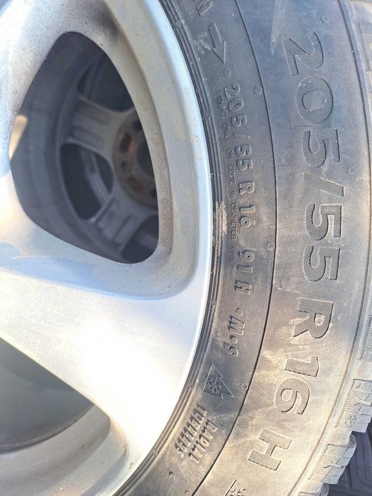 Opony zimowe na felgach aluminiowych Borbet 205/55 R16