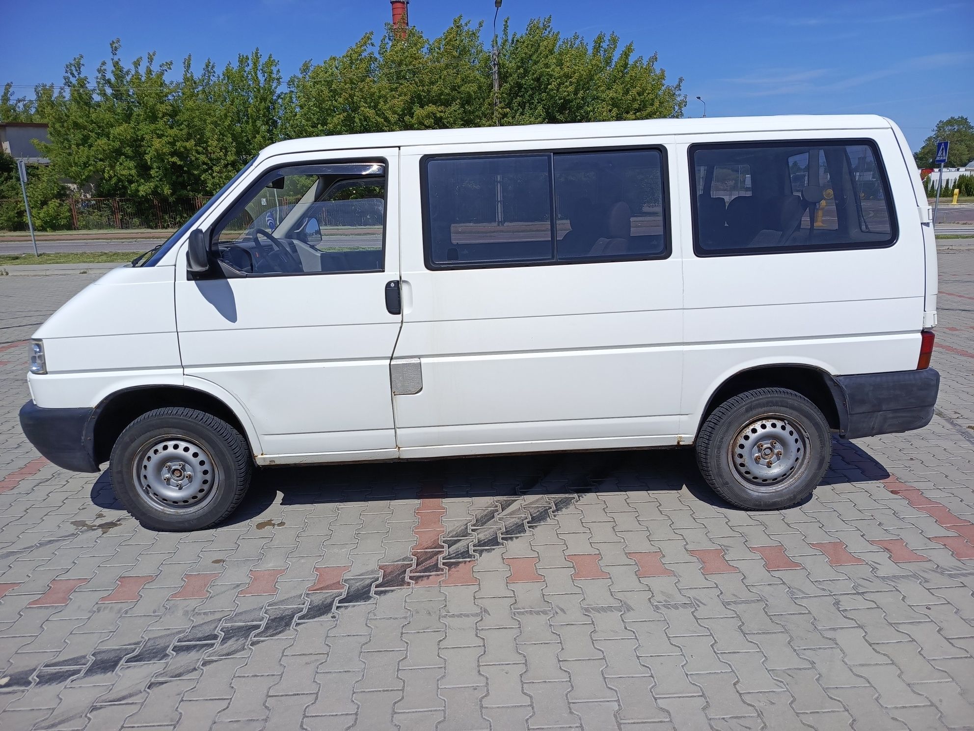 VW. Transporter.2.5TDI 102 KM. 9 osób.