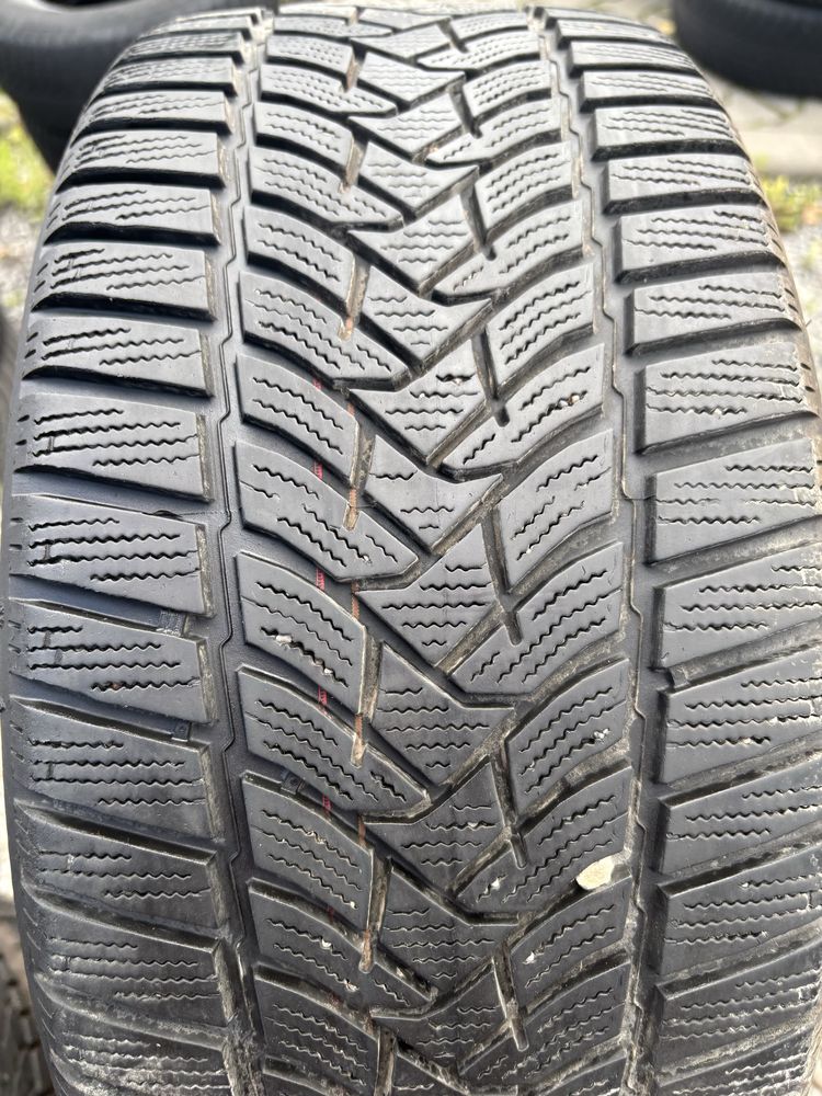 Komplet opon zimowych 225/40 R18 Dunlop