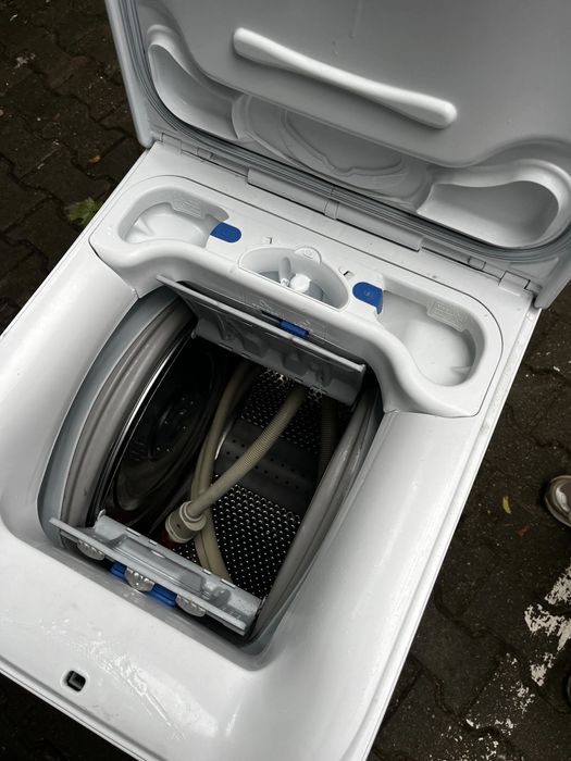 Пральна, стиральная машина вертикальная Electrolux EW8T3372U