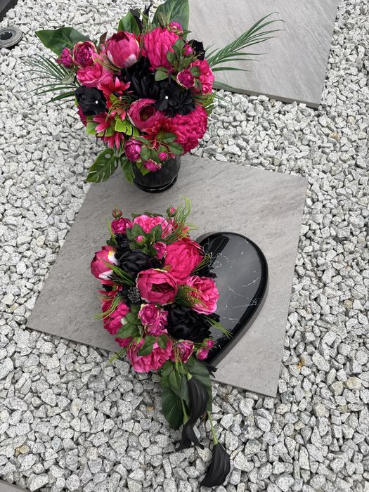 Komplet nagrobny róż/fuksja  i czerń serce