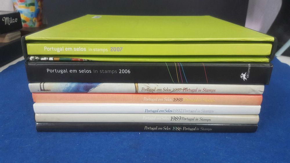Grande lote de Livros de Selos Temáticos e Anuais CTT
