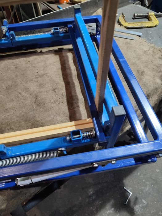 Універсальний кондуктор для збивання бджолиних рамок...