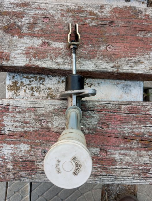 Головний циліндр зчеплення