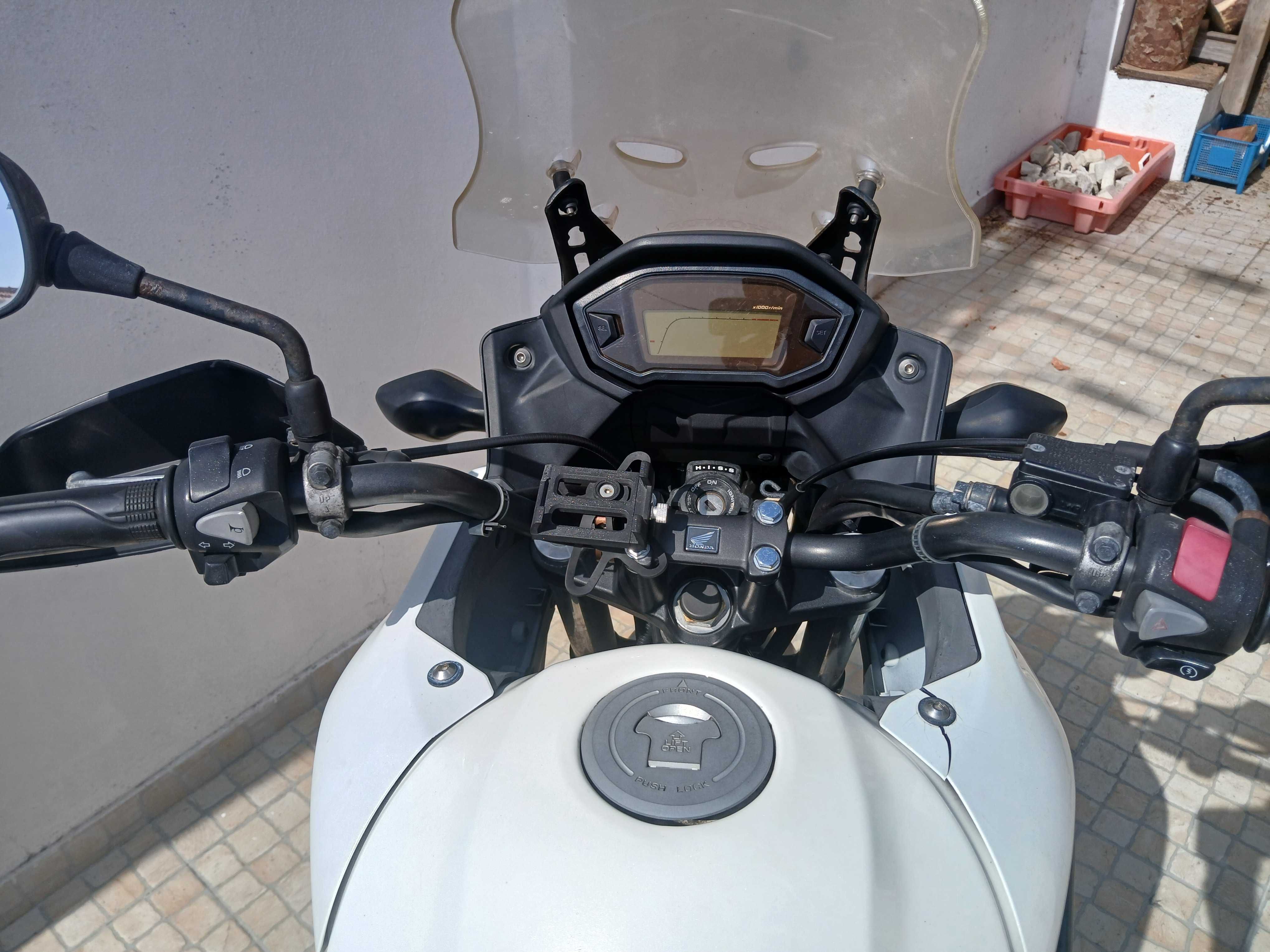 Quem quer comprar uma Honda CB500X (ABS)?
