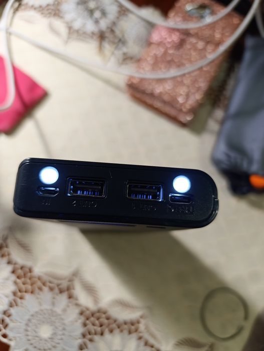 Продам Power Bank з фонариком