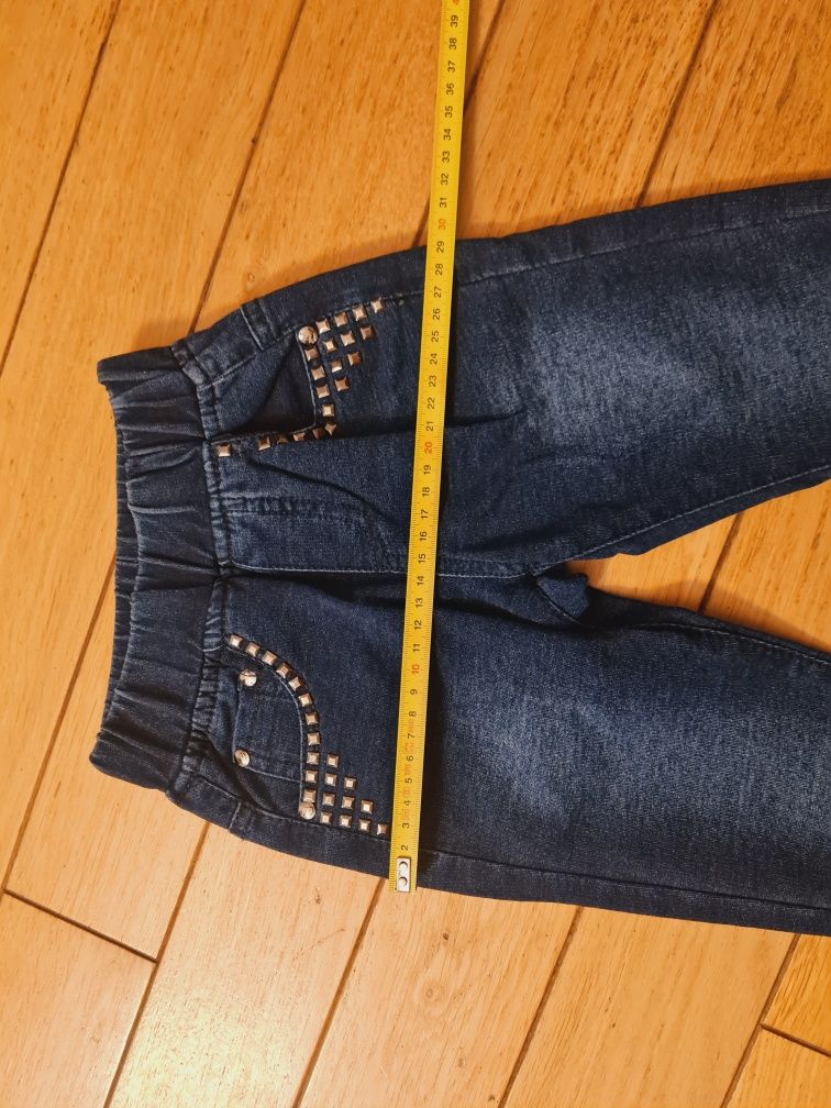 Miękkie jeansy dla dziewczynki na gumie rozmiar 104