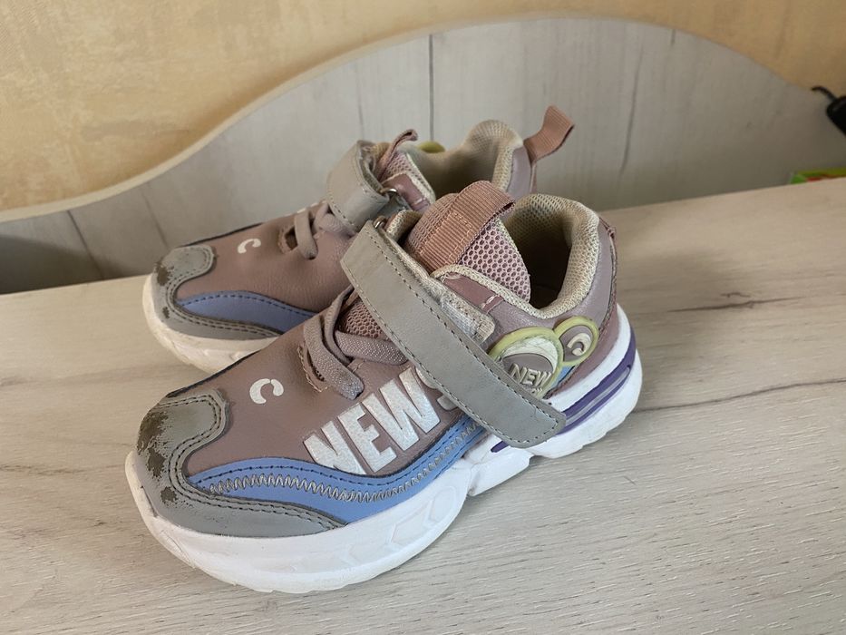 Кросівки для дівчинки 26 р