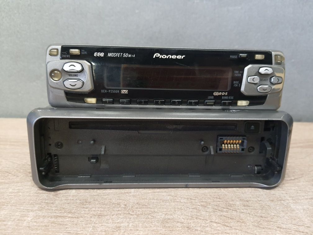 Radio samochodowe Pioneer z CD  RDS / RCA DEH-2500R Kol. zielony