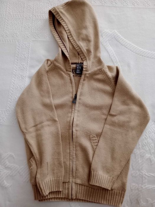 Conjunto de roupa menino, 4 peças, marca Zara, GAP e Rebel, tudo 12€