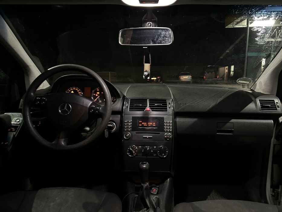 Мерседес А180 по низу ринку