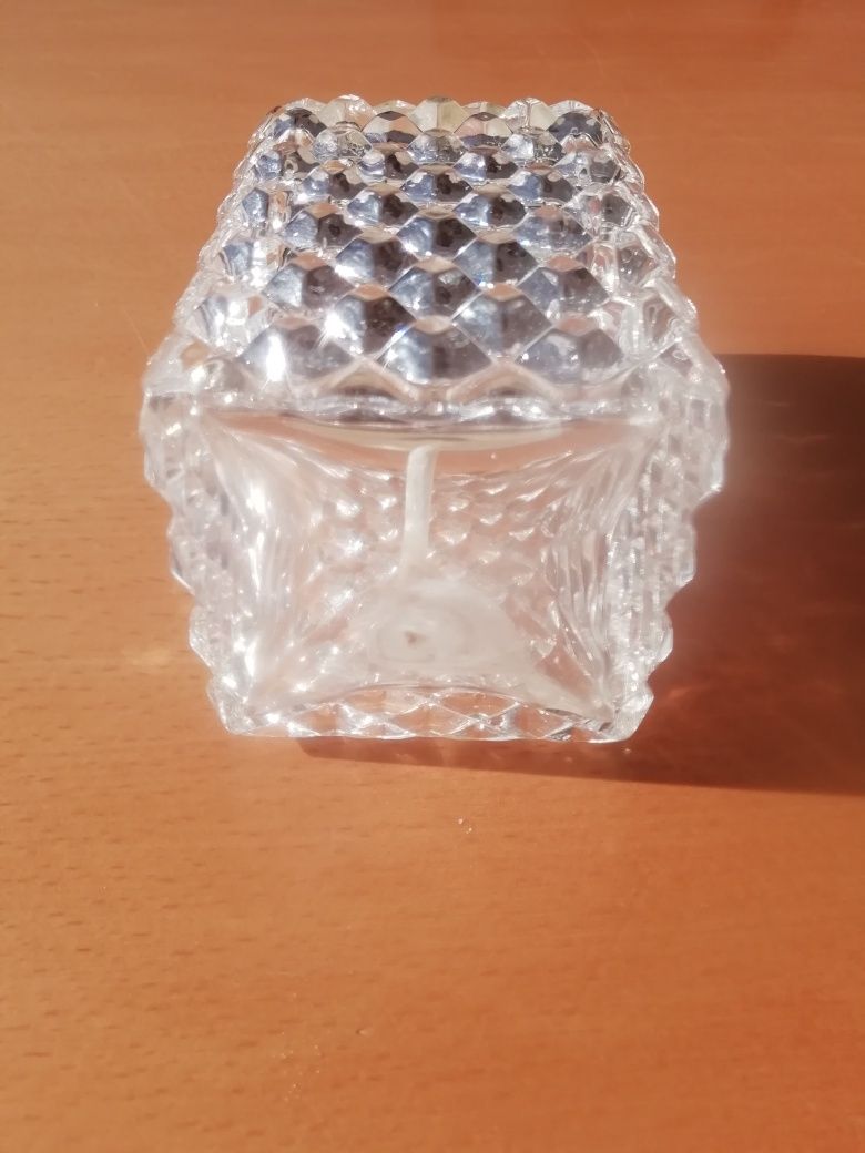 Frasco de perfume antigo.