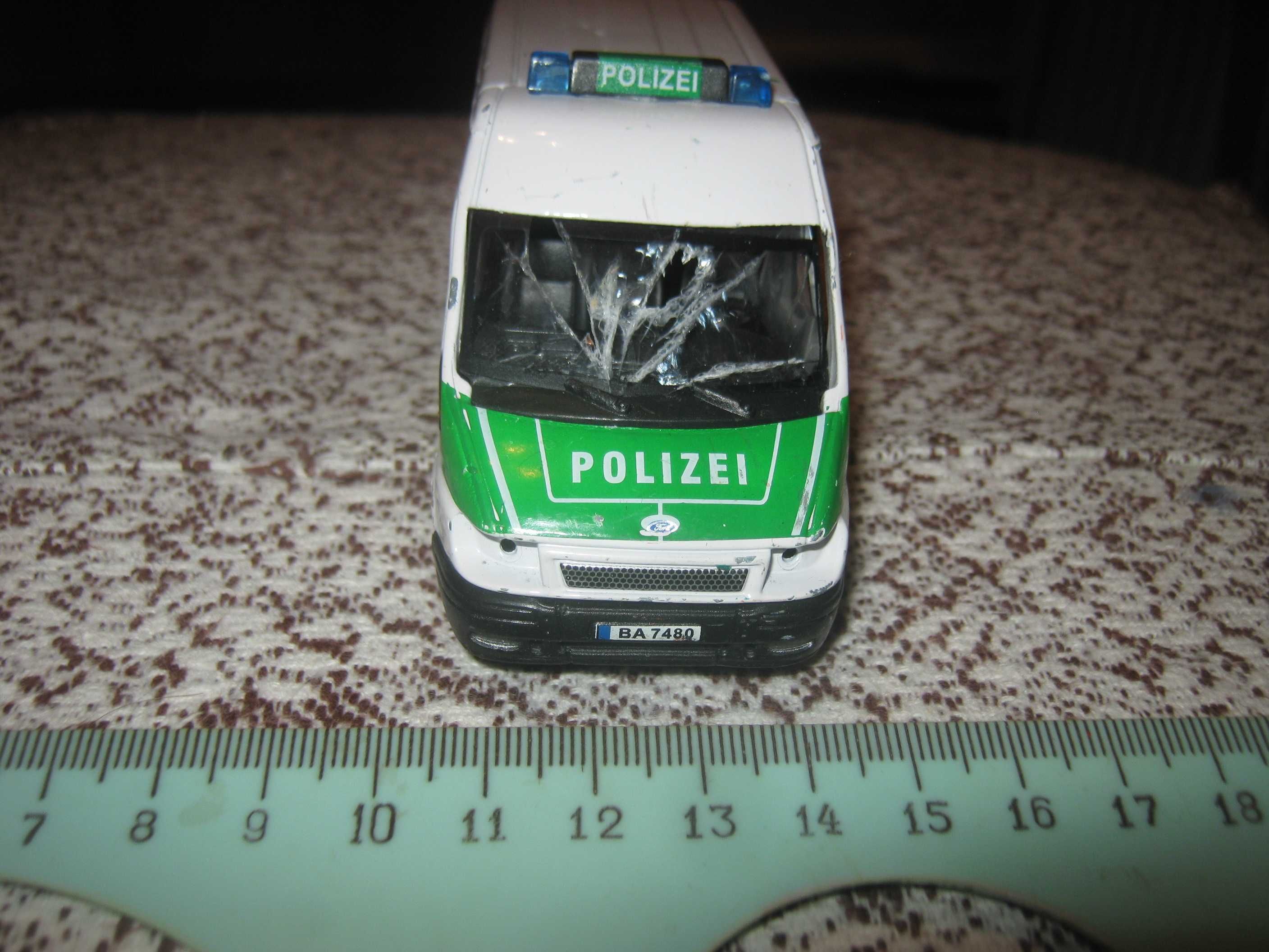 Полицейский Ford Transit, 1:43. Произ-во Cararama.