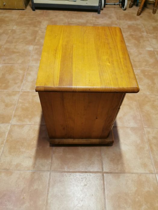 Mesa de cabeceira