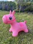 Skoczek HOPPIMALS Konik różowy