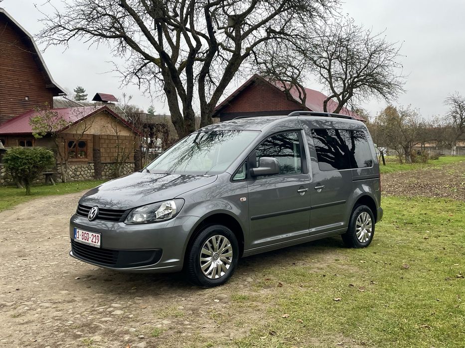 Свіжопригнаний кадді,7 місць