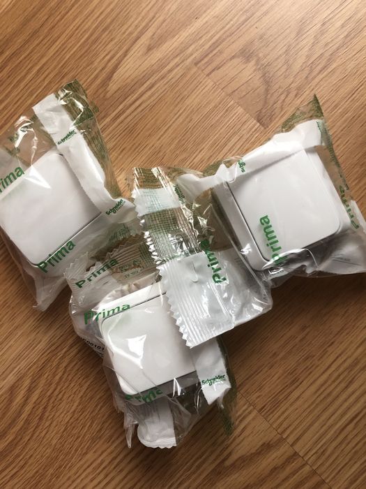Виключатель білий schneider electric prima
