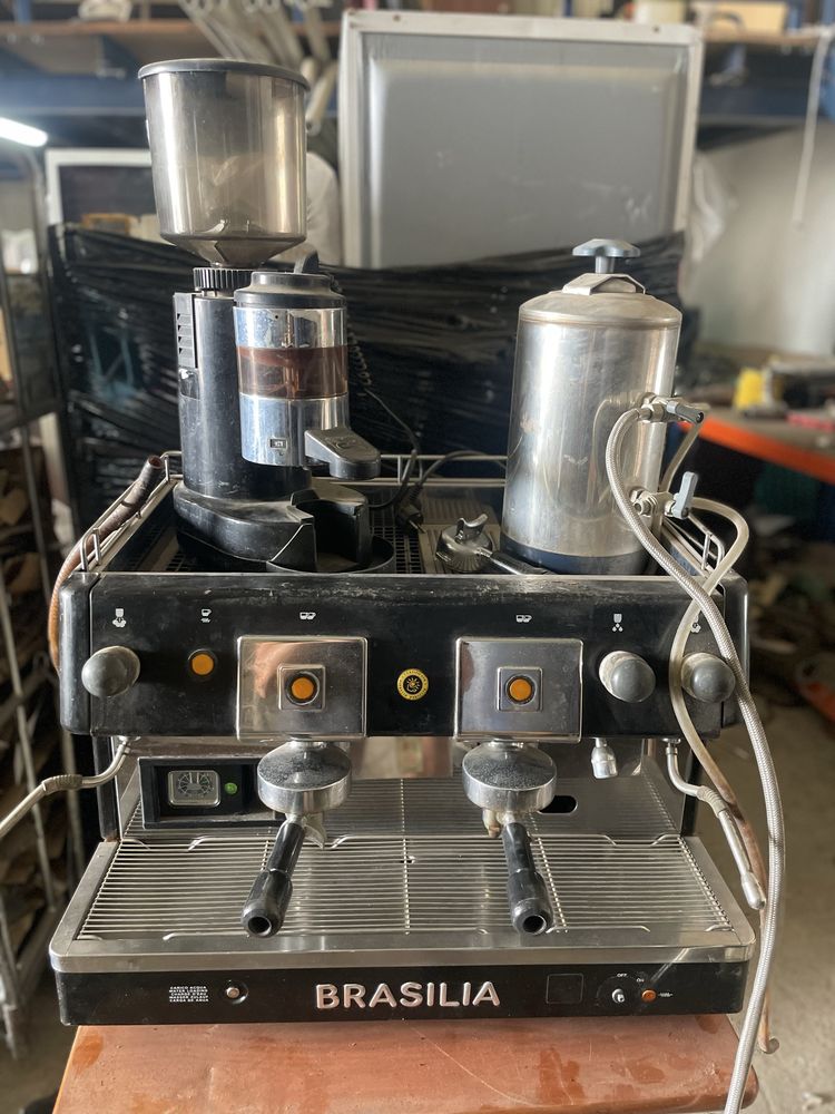 Máquina de café Brasilia com moinho e filtro