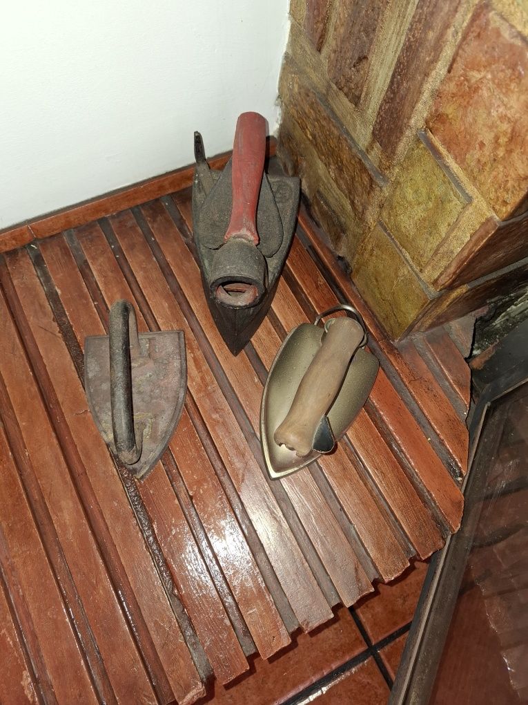Ferros de engomar antigos
