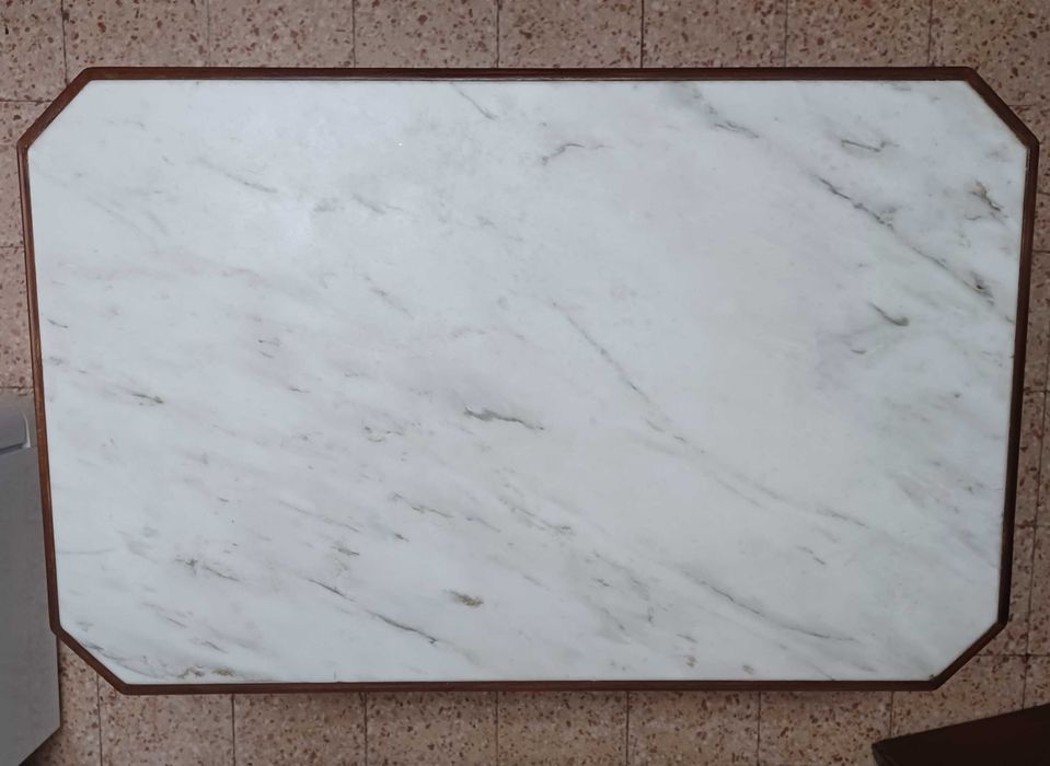 Mesa de cozinha com tampo em marmore