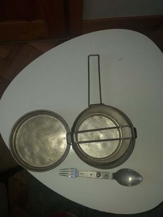 Stara menażka  z sygnaturami