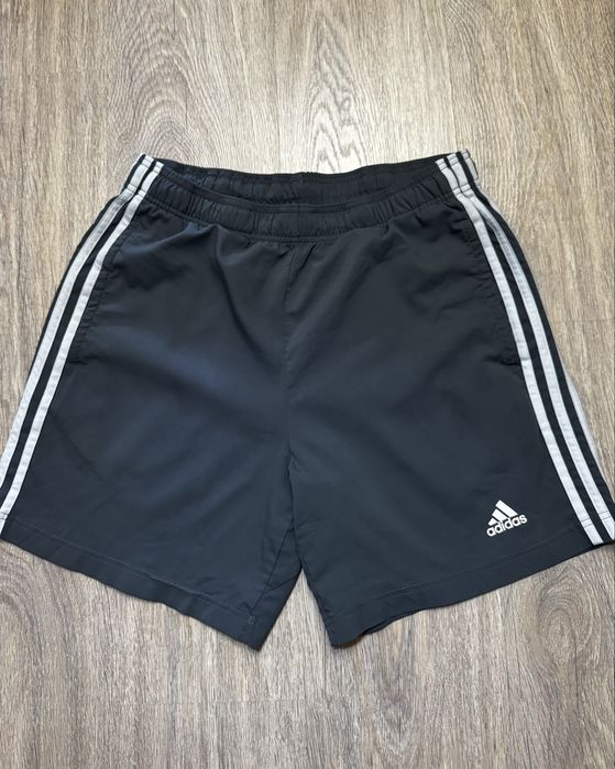 Оригінальні Adidas чоловічі сірі шорти