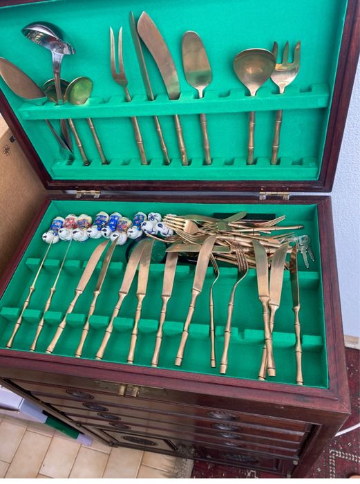 Armário faqueiro em madeira pau rosa