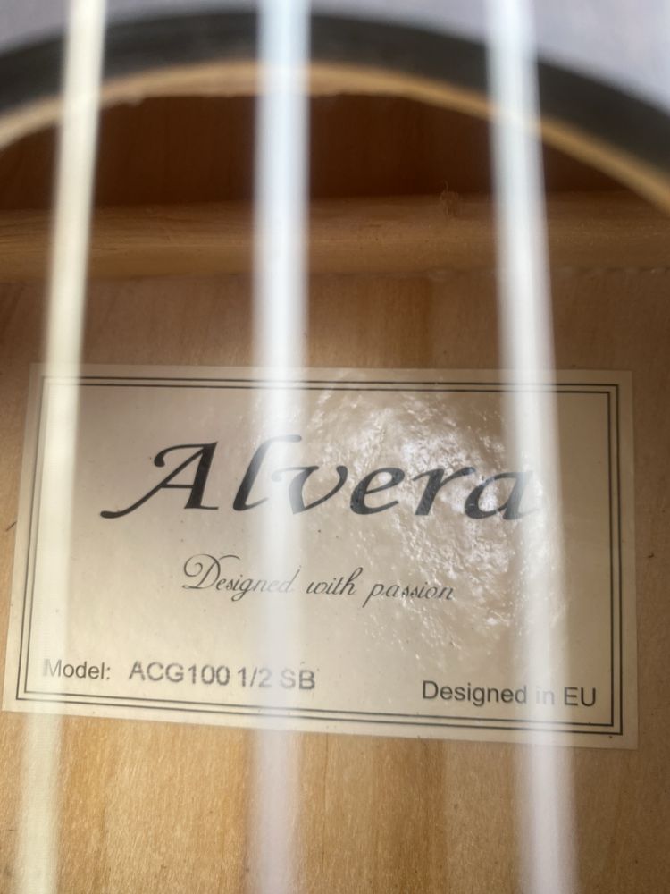 Nowa gitara klasyczna Alvera ACG100 1/2 SB-futerał.