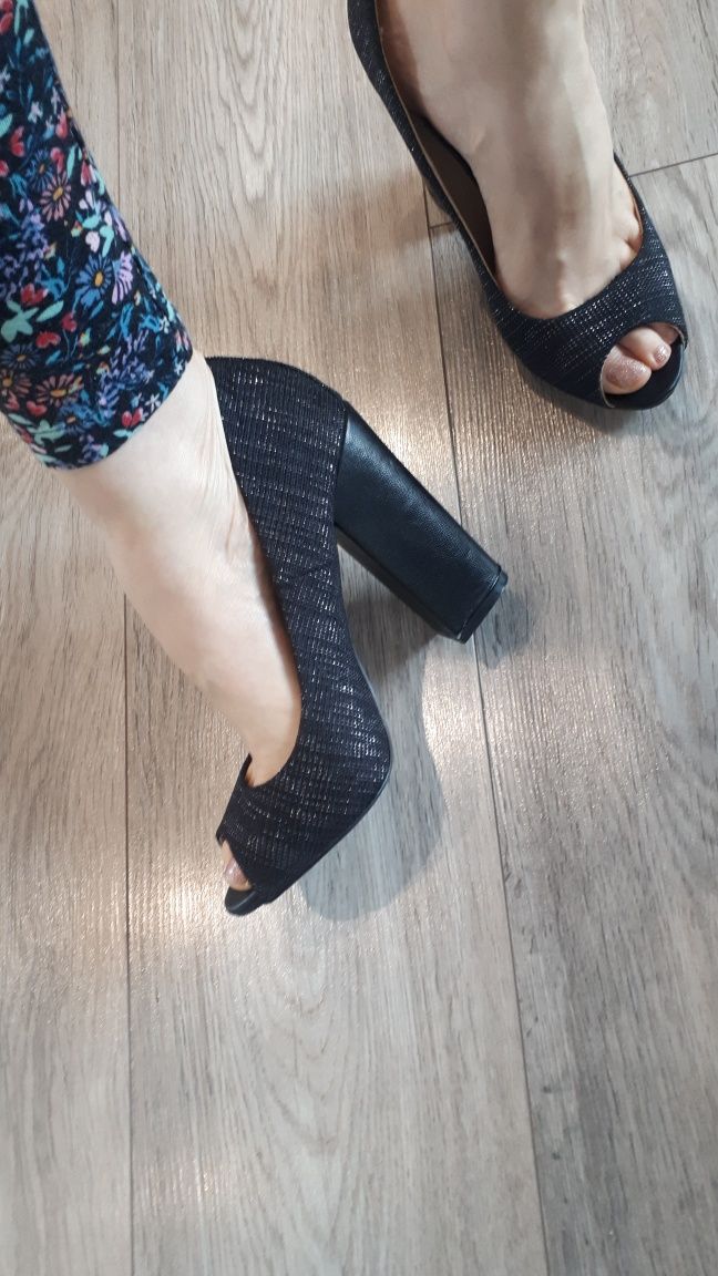 Buty na wysokim słupku Belle Women 39