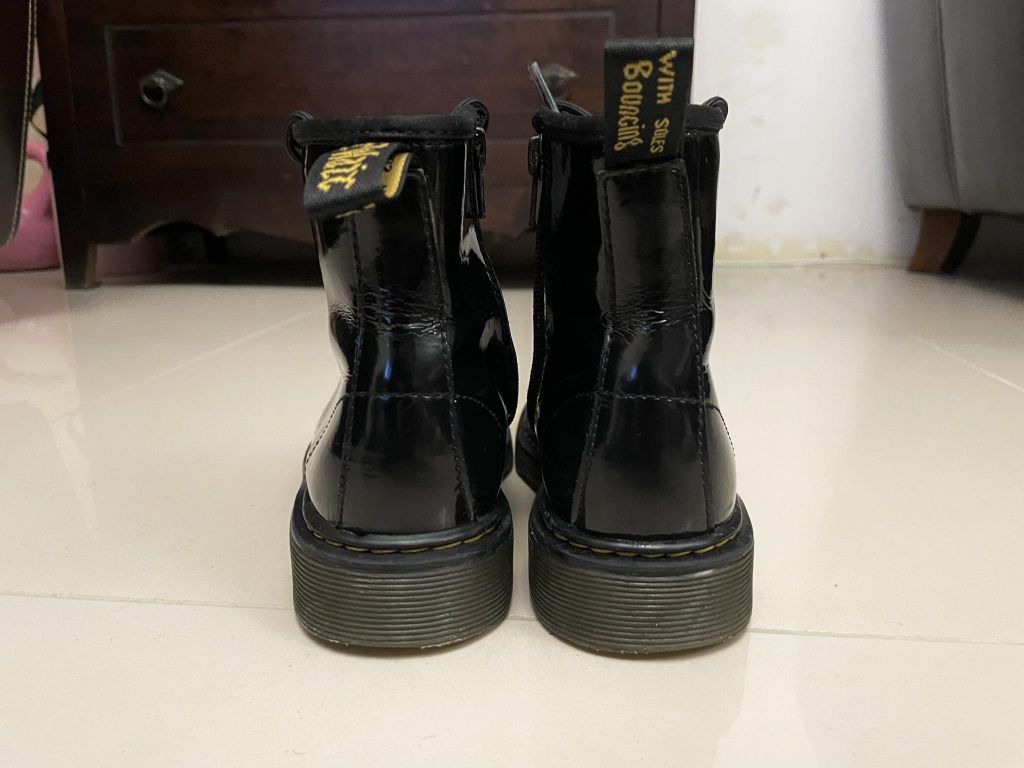 Dr.Martens botki zasuwane damskie 35

Rozmiar 35
Wkładka 22cm
kolor:cz