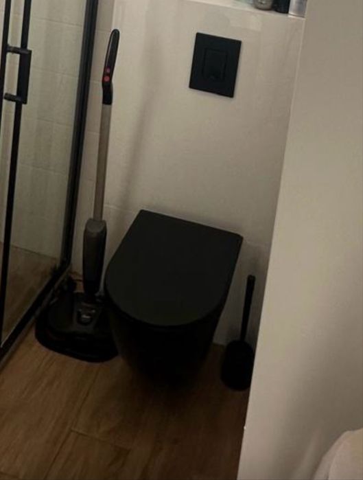 Miska wc czarna wisząca