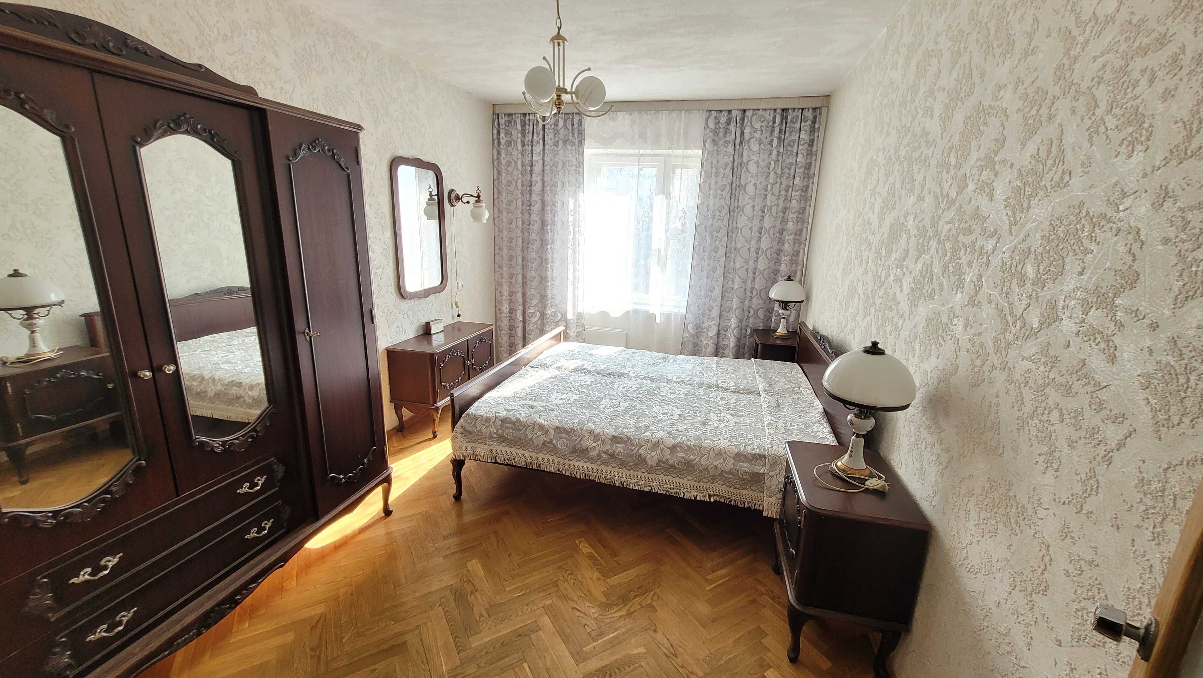 Продаж 3-кімн.кв. у гарному житловому стані у Дарницькому районі.