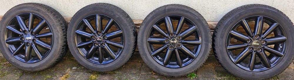 Felgi aluminiowe do Mini Cooper z zimowymi oponami
