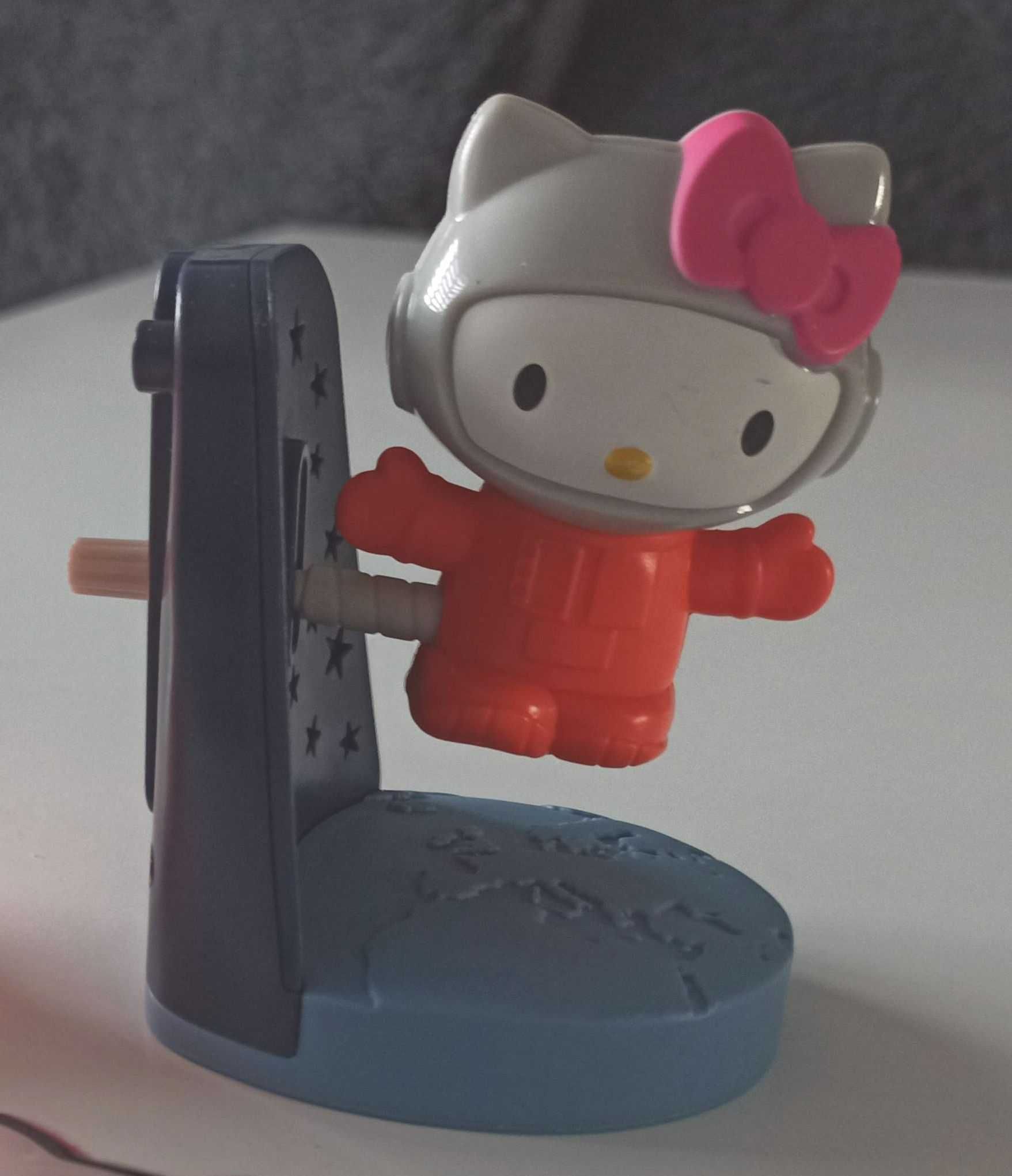 zestaw zabawek Hello Kitty figurka i znaczek 2 sztuki Mc Donalds