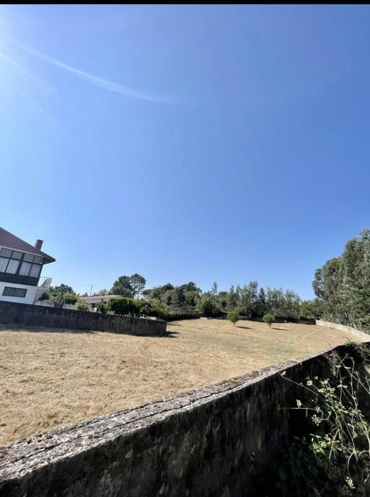 Linda Quinta , Terreno