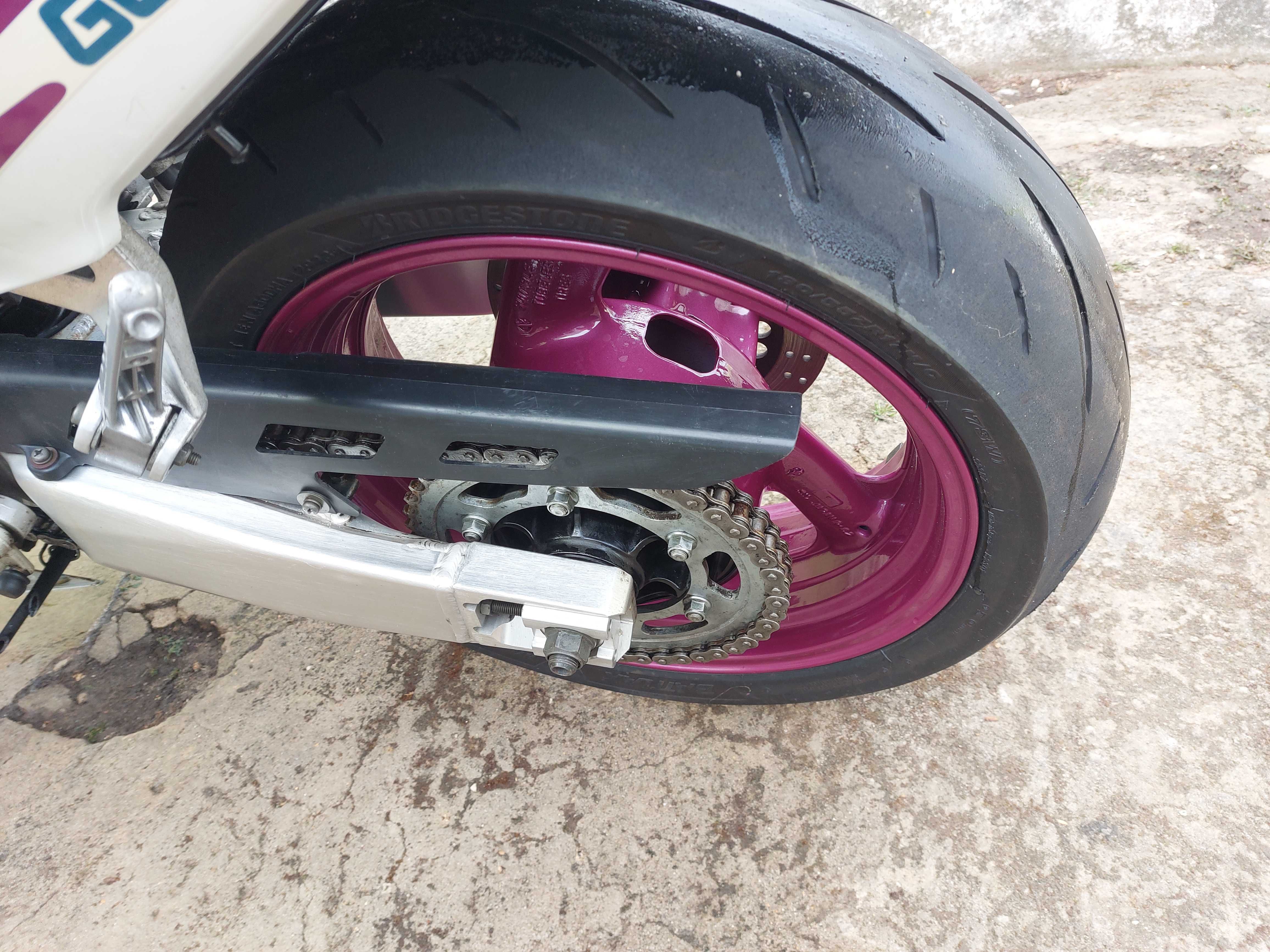 Clássica  .yamaha  fzr .mota de pista