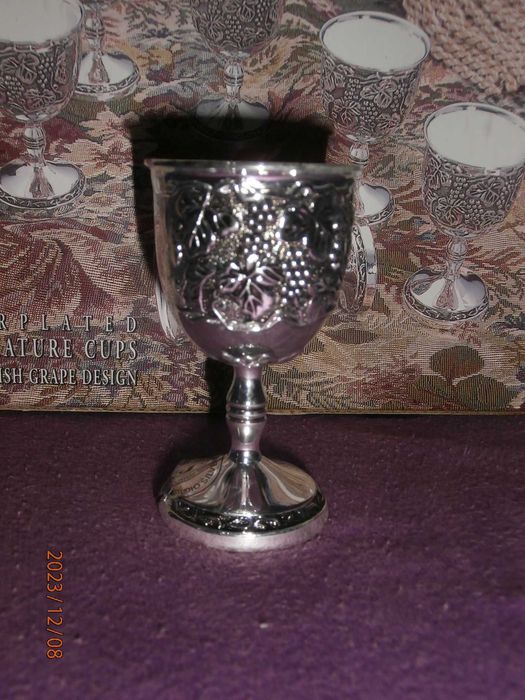 Zestaw sześciu kieliszków poj. ok 25 ml posrebrzane / plater NOWE