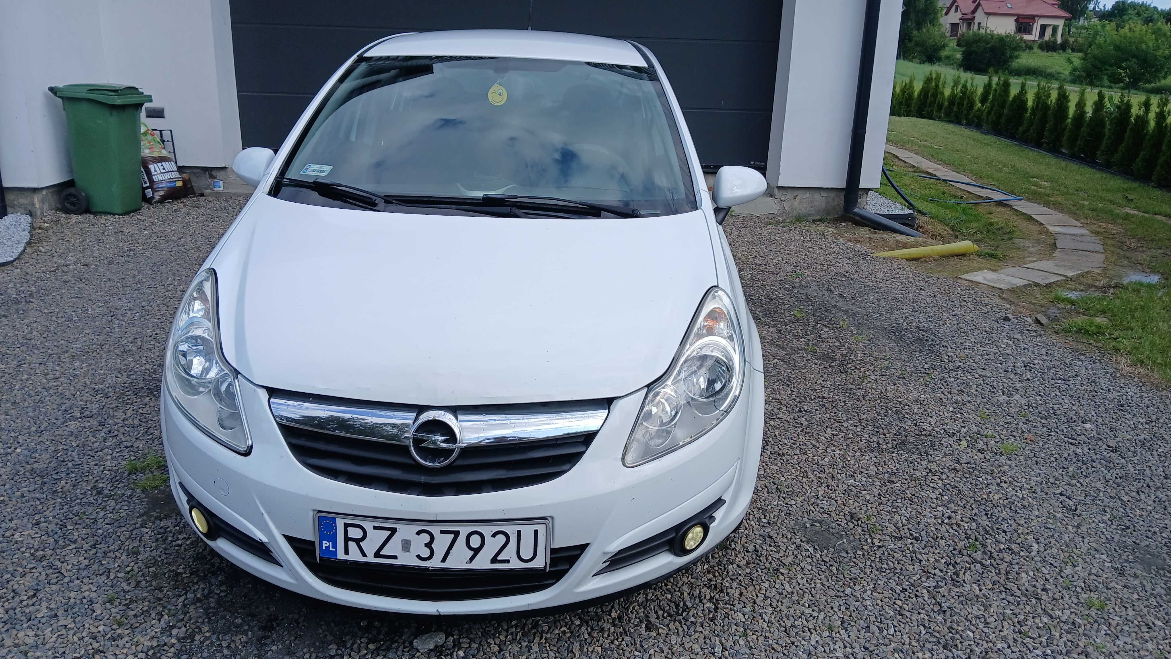 Opel Corsa, 1.3 CDTI, niskie spalanie, 2 komplety opon