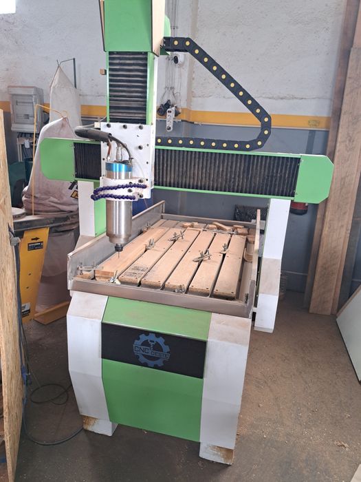 Máquina  CNC de 4 eixos  60x90cm, Spindle 4.5kW Trifásico + Torno