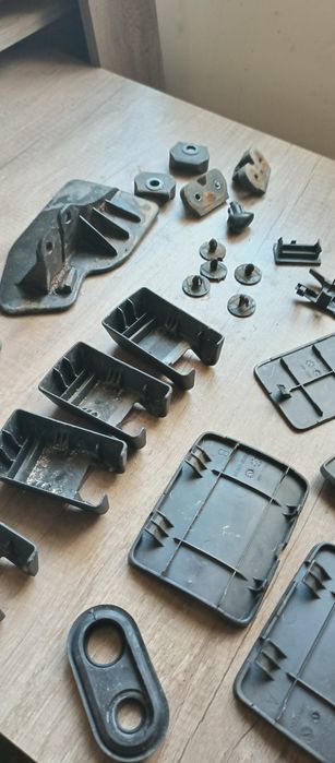 Кришка заглушка накладка заклёпка тойота авенсіс т25 пластик авенсис