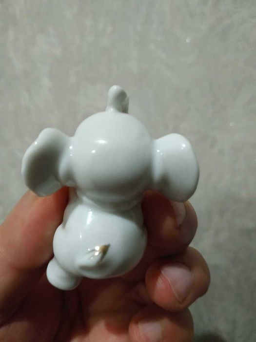 Слоненок-фарфоровая статуэтка-без повреждений