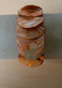 BRANSOLETKA z masy perłowej w kolorze karmelowym na gumce