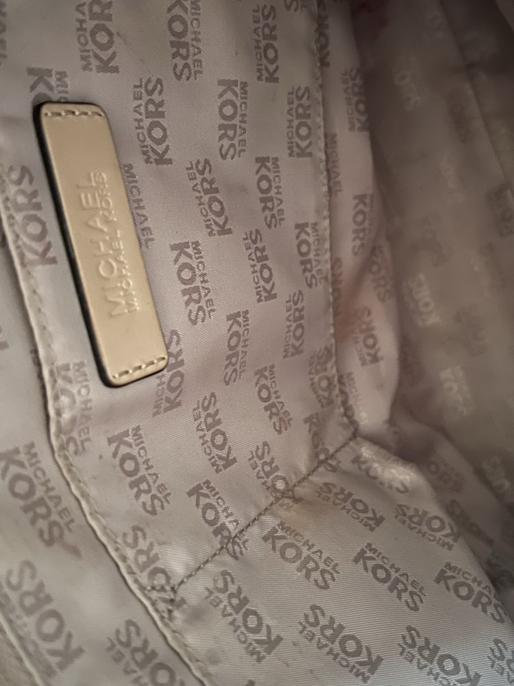 Lakierowana torebka Michael Kors