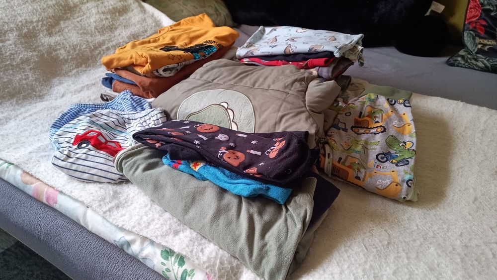 Paka ubrań dla niemowlaka r. 92/98 + majtki treningowe