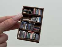 Magnes na lodówkę miniaturowa biblioteczka z motywem Gdańska